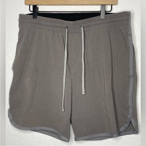 James Perse shorts men performance sz 2 or medium gray MHCJ4194
